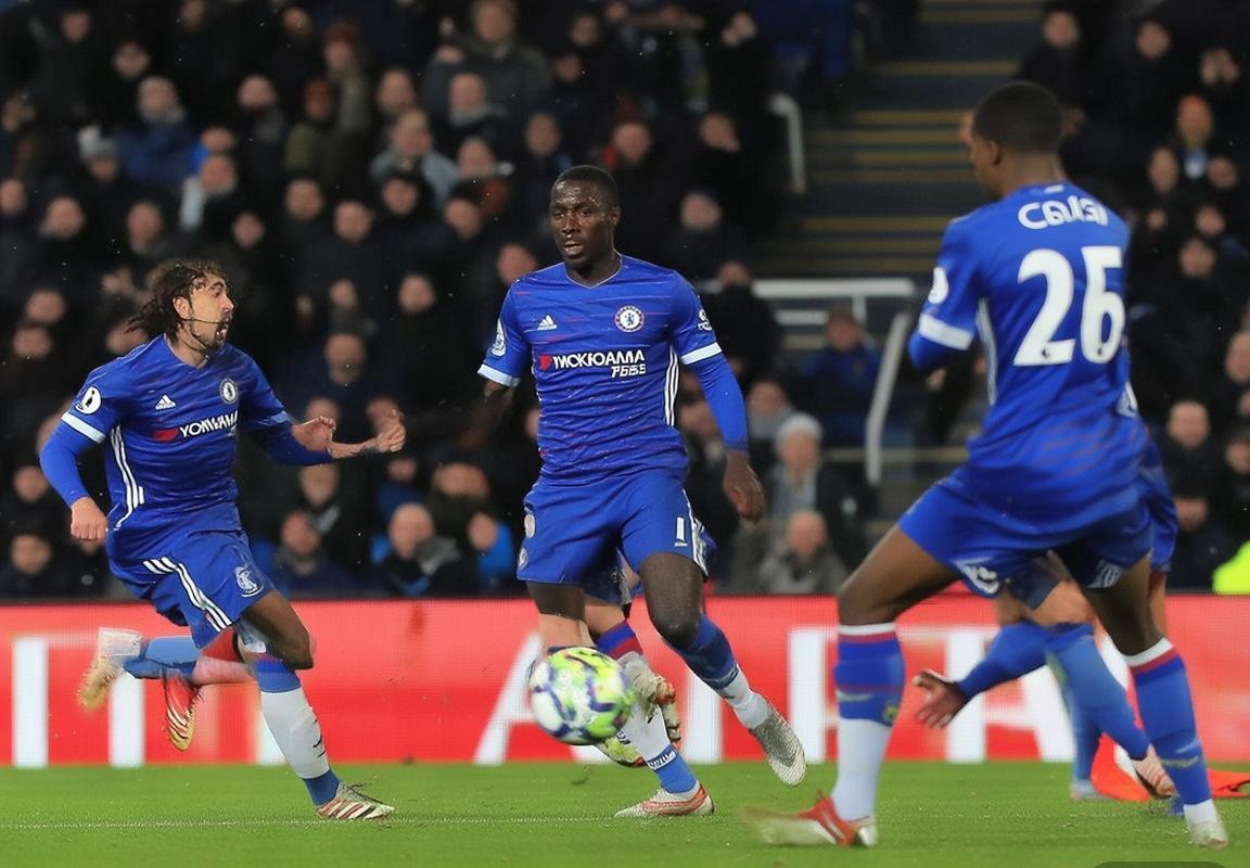 欧冠小组赛出线格局剧变：拜仁慕尼黑强势反弹，切尔西跌出前八，皇家马德里锁定头名